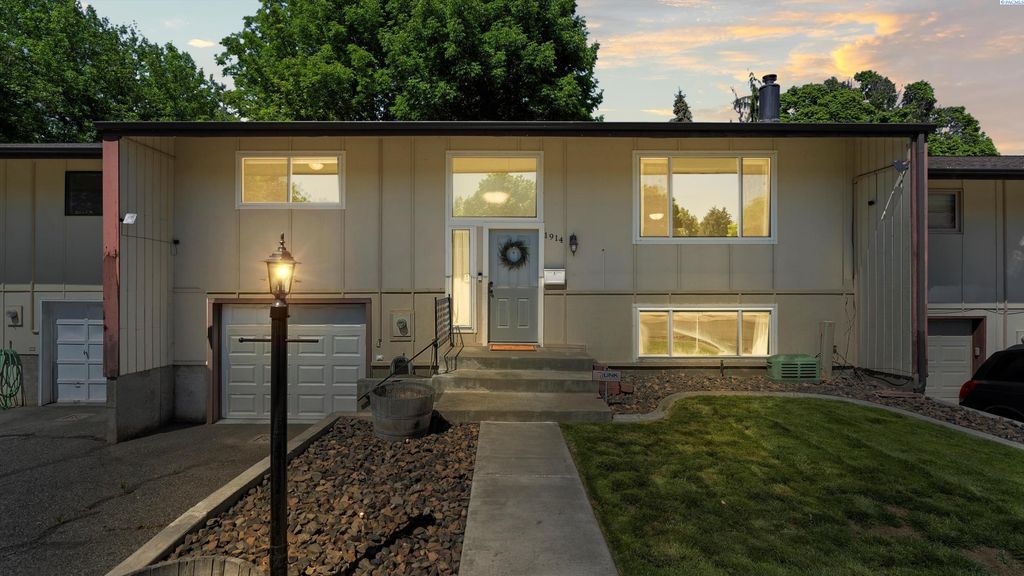 Photo of 1914 Mahan Ave, Richland, WA 99354 (MLS # 283974)