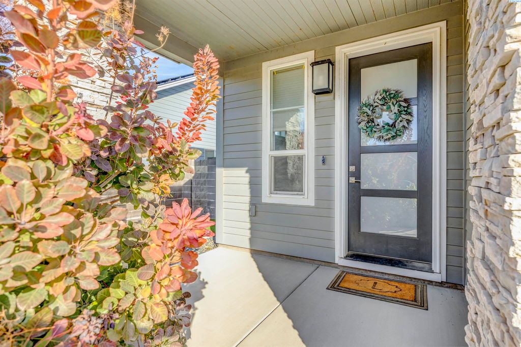 Photo of 9813 Coho Ct, Pasco, WA 99301 (MLS # 290028)