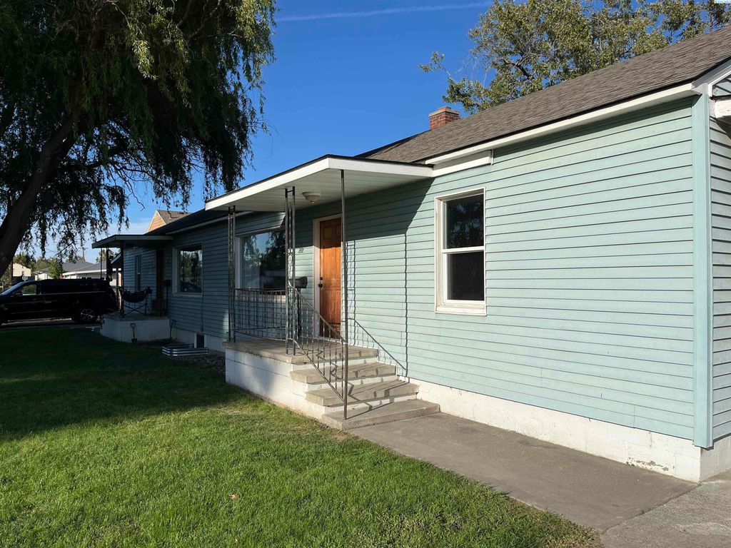 Photo of 222 Casey Ave, Richland, WA 99352 (MLS # 288313)