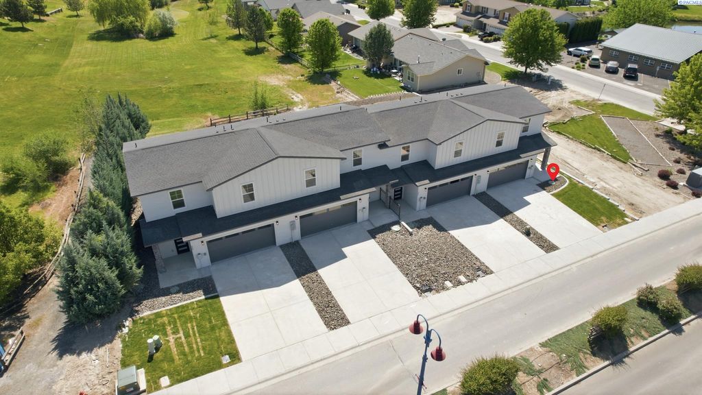 Photo of 803 Fountain Blvd, Zillah, WA 98953 (MLS # 292714)