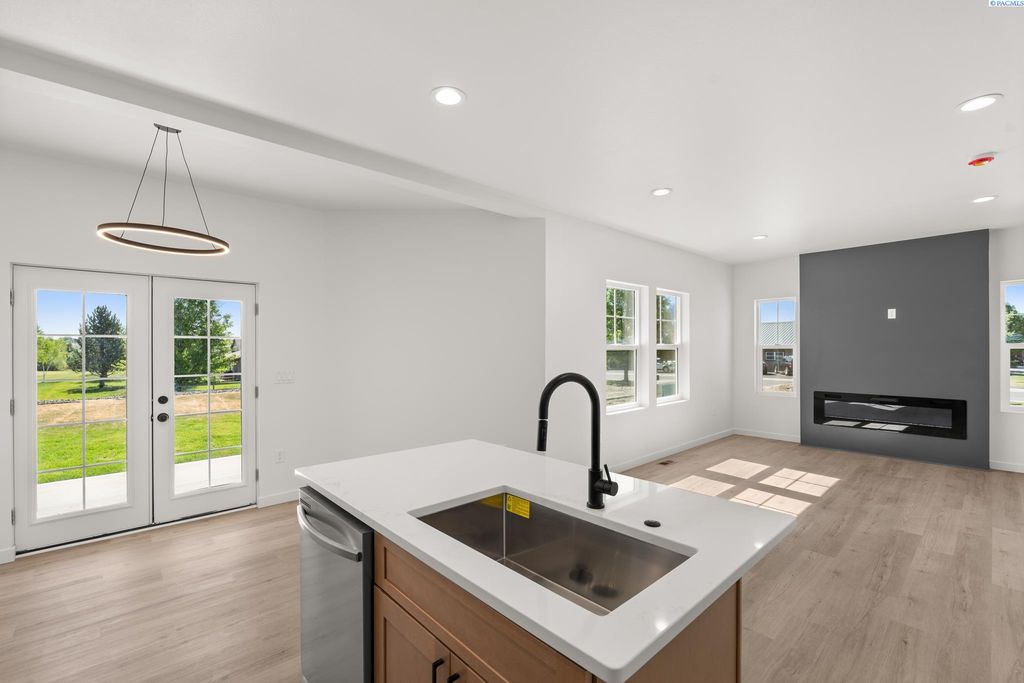 Photo of 803 Fountain Blvd, Zillah, WA 98953 (MLS # 292714)