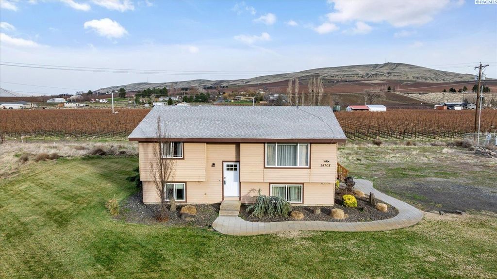 Photo of 28708 E Sr 224 Hwy, Benton City, WA 99320 (MLS # 289448)