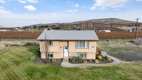 Photo of 28708 E Sr 224 Hwy, Benton City, WA 99320 (MLS # 289448)