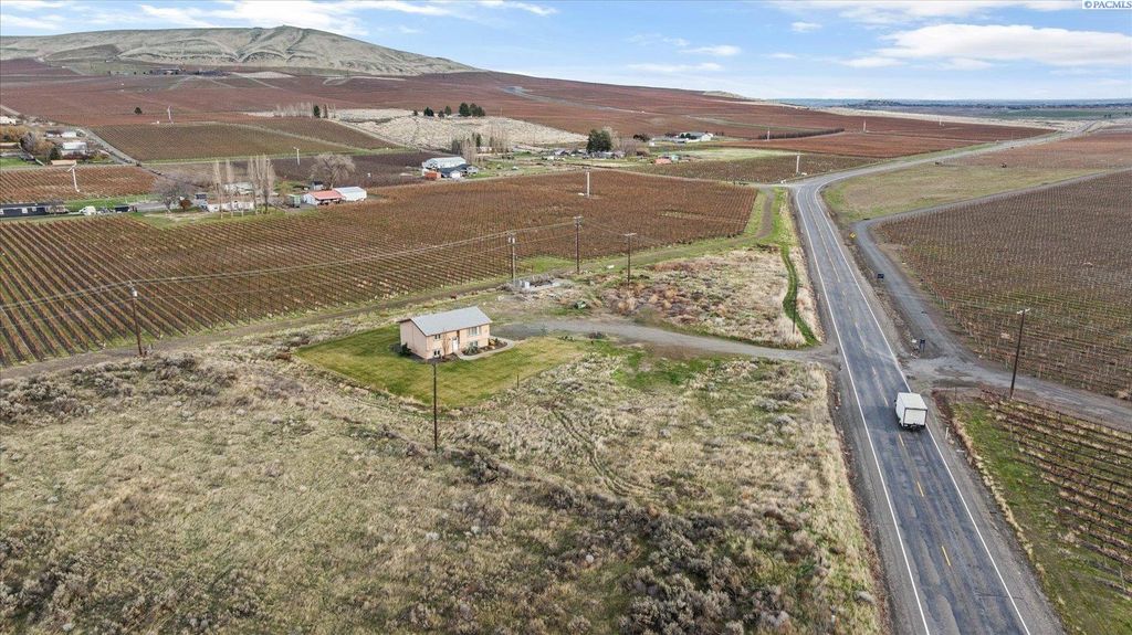 Photo of 28708 E Sr 224 Hwy, Benton City, WA 99320 (MLS # 289448)