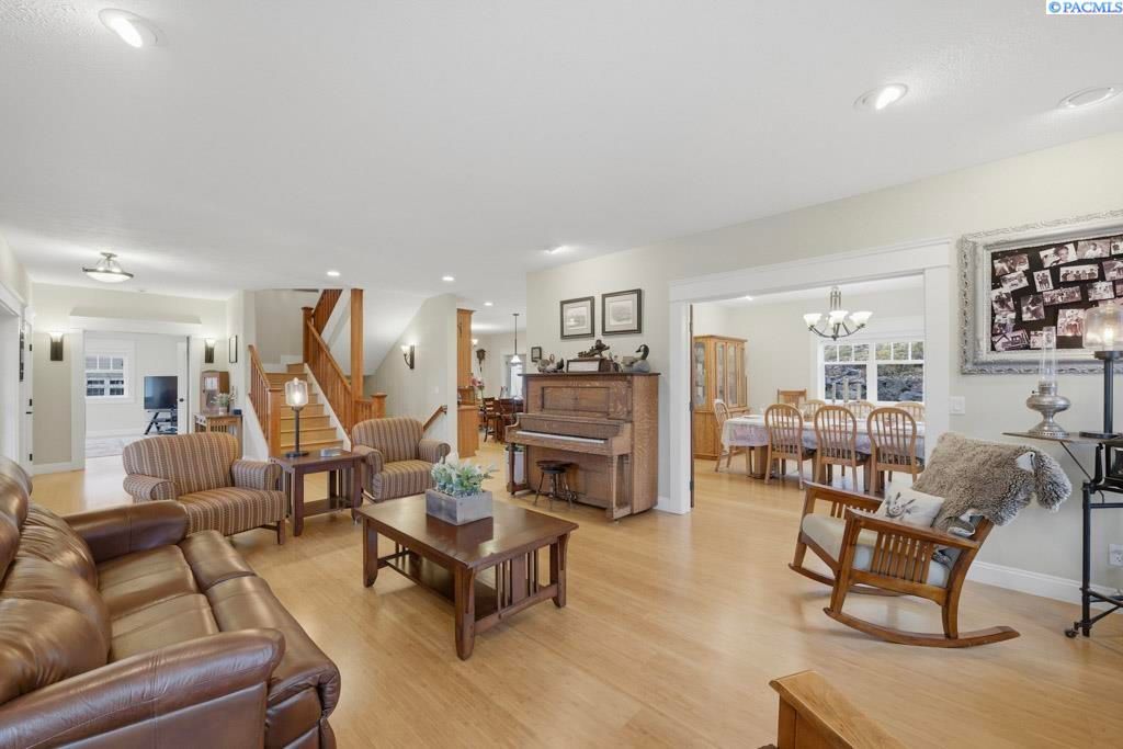 Photo of 1027 SW Ryan Ct, Pullman, WA 99163 (MLS # 290567)