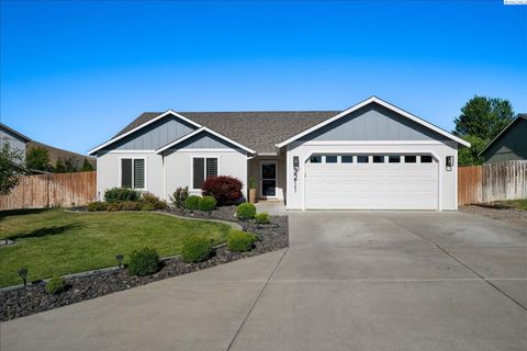 Photo of 3211 S Highlands Blvd, West Richland, WA 99353 (MLS # 294754)