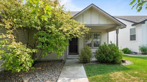 Photo of 146 Henley Dr, Pasco, WA 99301 (MLS # 294967)