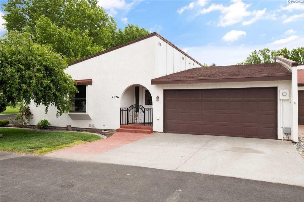 Photo of 2026 Venturi Court, Richland, WA 99352 (MLS # 290035)