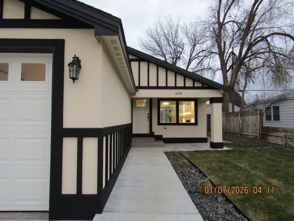 Photo of 610 Sanford Ave, Richland, WA 99352 (MLS # 289821)