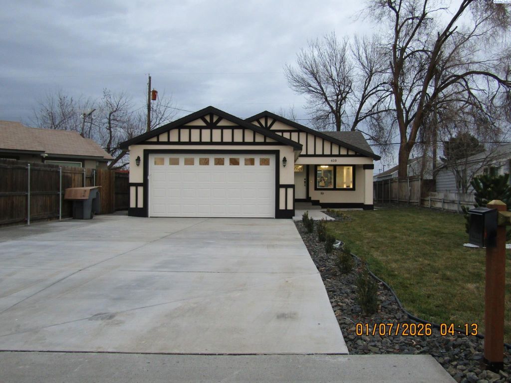 Photo of 610 Sanford Ave, Richland, WA 99352 (MLS # 289821)