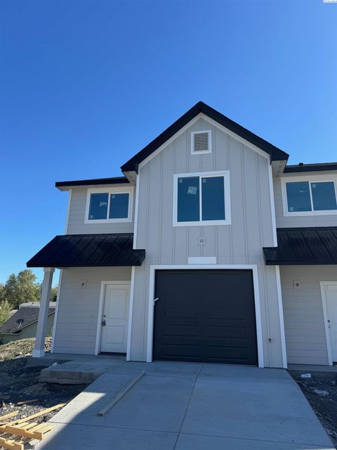 Photo of 3472 W 6th Place, Kennewick, WA 99336 (MLS # 292812)
