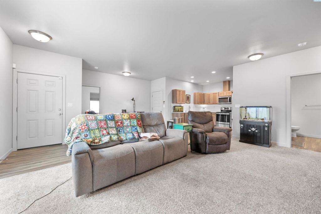 Photo of 1322 13th St, Benton City, WA 99320 (MLS # 290609)