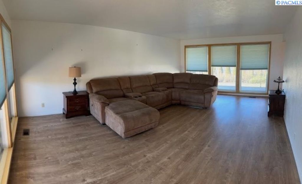 Photo of 1662 S Euclid Rd, Grandview, WA 98930 (MLS # 290885)