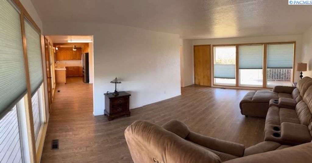 Photo of 1662 S Euclid Rd, Grandview, WA 98930 (MLS # 290885)