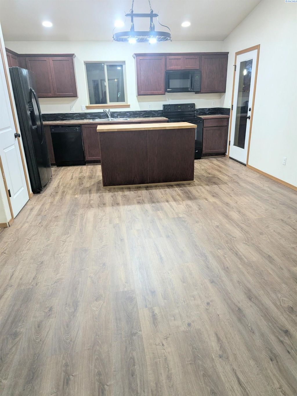 Photo of 3722 Milagro Drive, Pasco, WA 99301 (MLS # 288783)