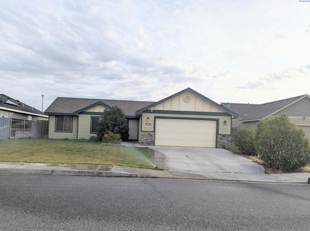 Photo of 3722 Milagro Drive, Pasco, WA 99301 (MLS # 288783)