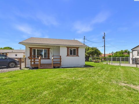 Photo of 1327 Potter Ave, Richland, WA 99354 (MLS # 293081)