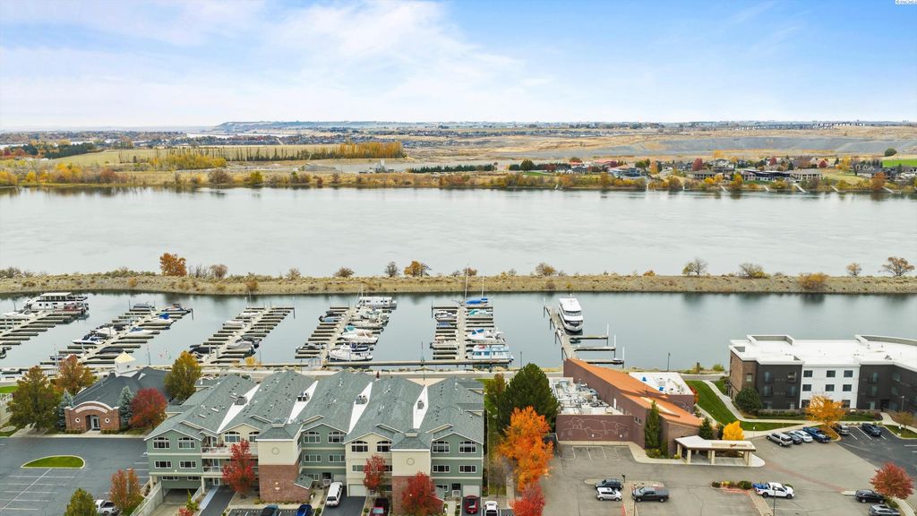 Photo of 386 Columbia Point Drive #204, Richland, WA 99352 (MLS # 289453)