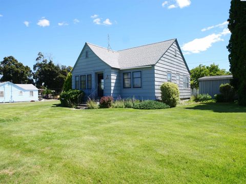 Photo of 2712 Clinton Way, Yakima, WA 98902 (MLS # 293905)