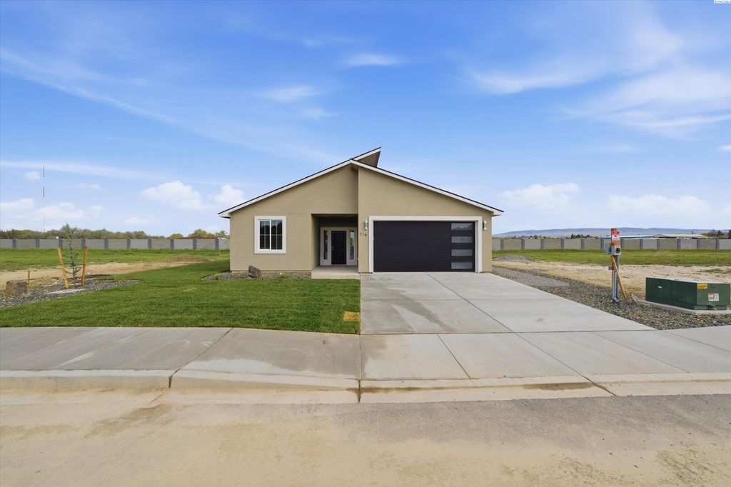 Photo of 716 San Jose Ave, Sunnyside, WA 98944 (MLS # 292140)