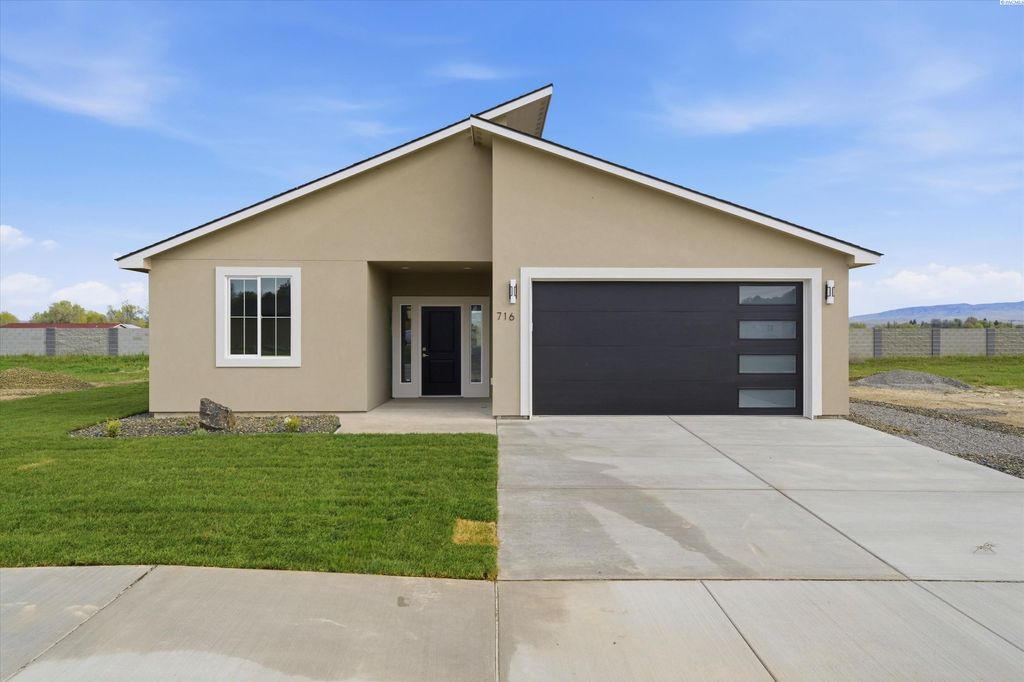 Photo of 716 San Jose Ave, Sunnyside, WA 98944 (MLS # 292140)