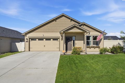 Photo of 4110 Sturdee Lane, Pasco, WA 99301 (MLS # 292597)