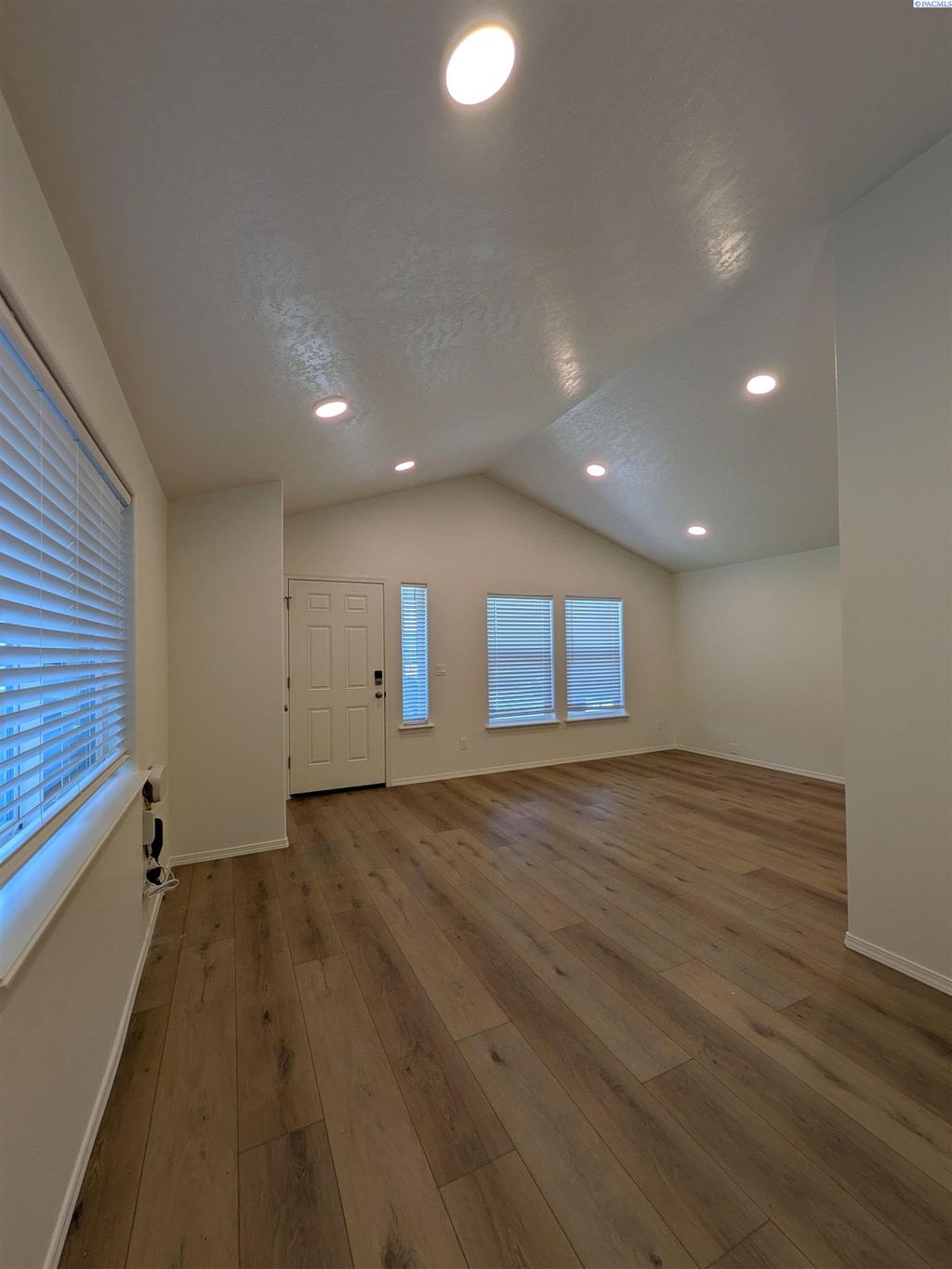 Photo of 3707 S Quay Street, Benton City, WA 99338 (MLS # 292498)