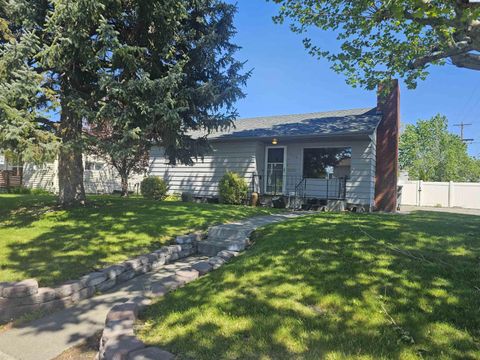 Photo of 502 Wright Avenue, Richland, WA 99352 (MLS # 293191)