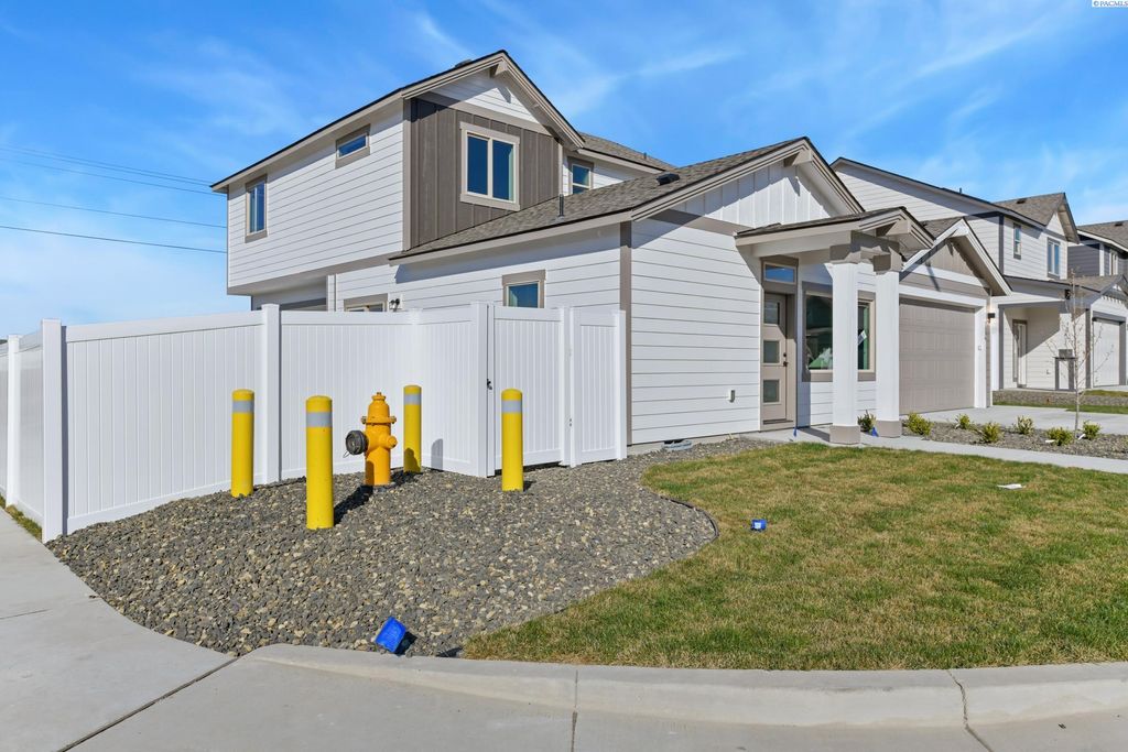 Photo of 302 Kraus Ct, West Richland, WA 99353 (MLS # 291199)