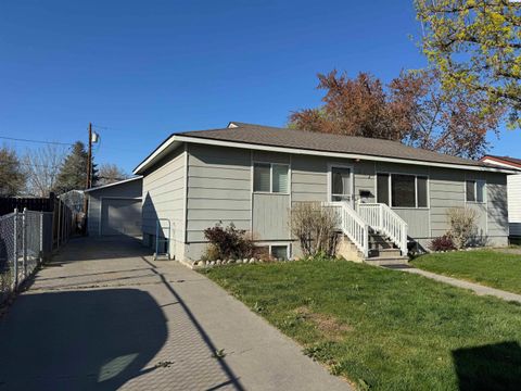 Photo of 612 Blue Street, Richland, WA 99354 (MLS # 291722)