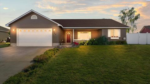 Photo of 705 Cherry Ln, Grandview, WA 98930 (MLS # 294405)