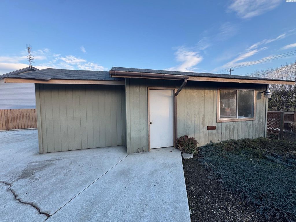 Photo of 6402 Fremont Dr, Yakima, WA 98908 (MLS # 289058)
