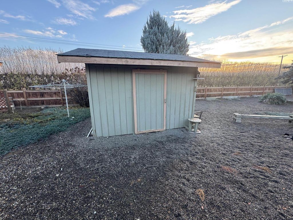 Photo of 6402 Fremont Dr, Yakima, WA 98908 (MLS # 289058)