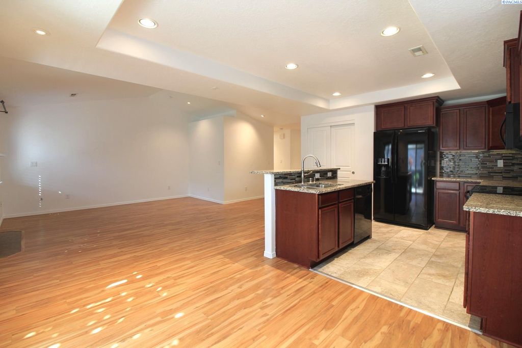 Photo of 517 Jordan Lane, Richland, WA 99352 (MLS # 288156)