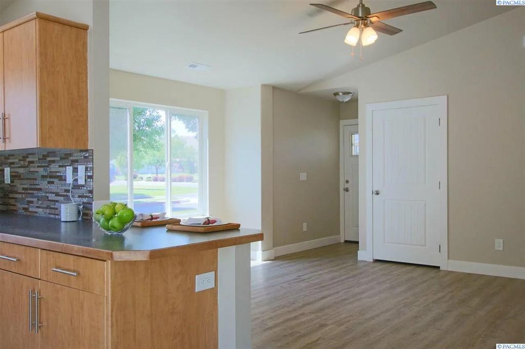Photo of 1580 Brittlebush Ln, Richland, WA 99353 (MLS # 287952)