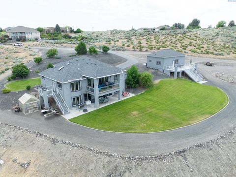 Photo of 5880 S 58th Ave, West Richland, WA 99353 (MLS # 285159)