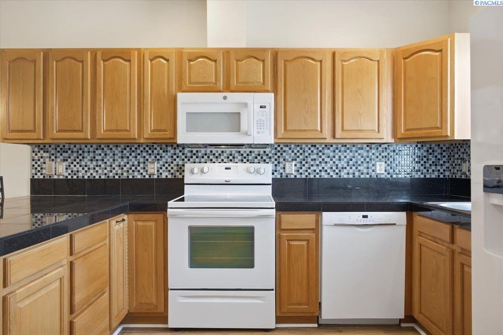 Photo of 579 Grant Street, Kennewick, WA 99336 (MLS # 292991)