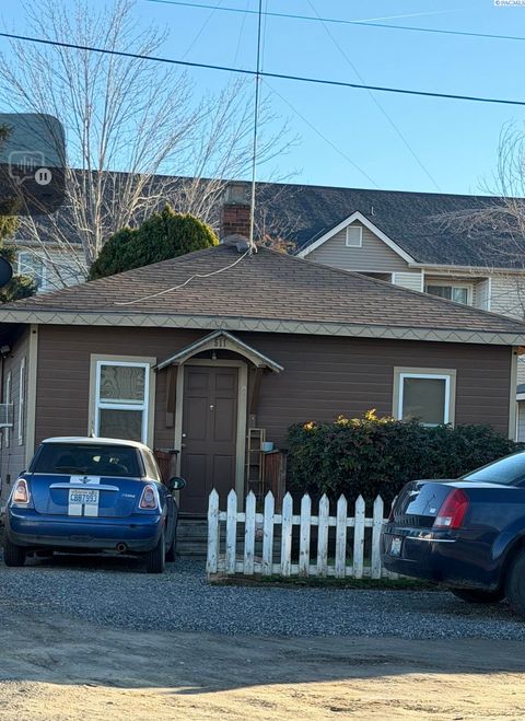 Photo of 511 Harrison Ave, Sunnyside, WA 98944 (MLS # 290882)
