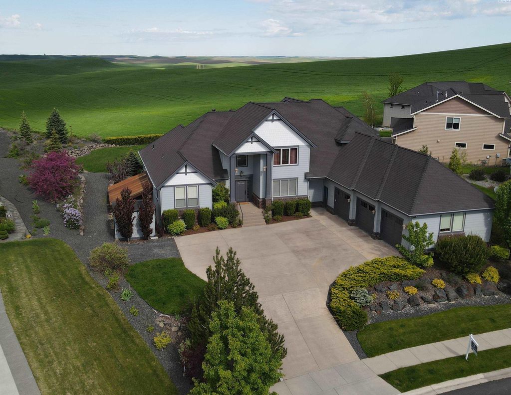 Photo of 1815 SW Casey Ct, Pullman, WA 99163 (MLS # 290559)