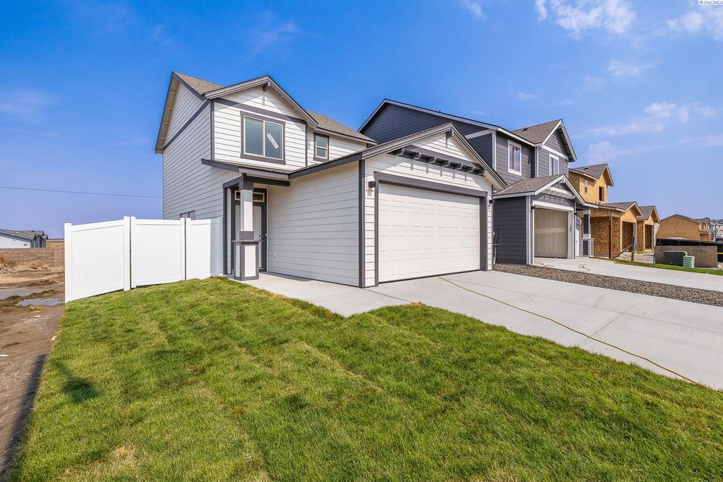 Photo of 7672 Grapevine Ct, West Richland, WA 99353 (MLS # 292136)