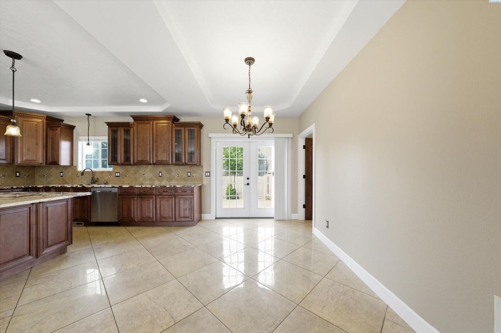 Photo of 4802 W Canal Drive, Kennewick, WA 99336 (MLS # 292305)