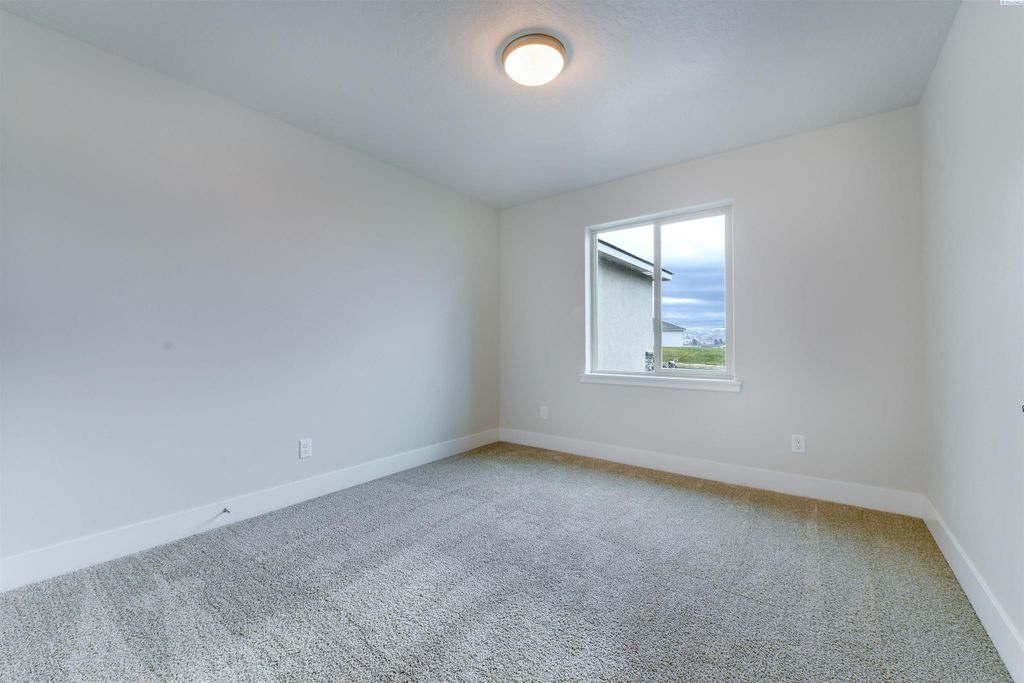 Photo of 6150 W 30th Pl, Kennewick, WA 99338 (MLS # 292116)