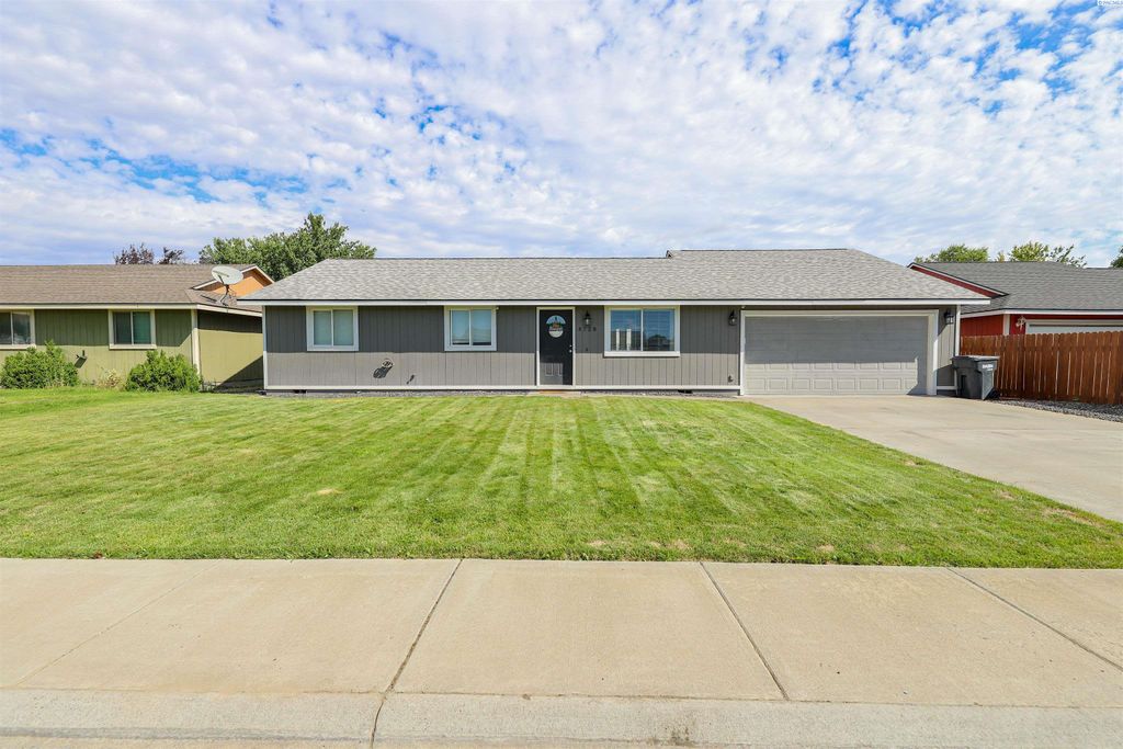Photo of 4728 Forsythia St, West Richland, WA 99353 (MLS # 291465)