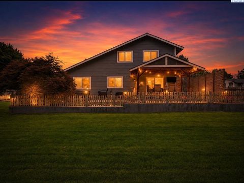 Photo of 203 E 45th Pl, Kennewick, WA 99337 (MLS # 294721)