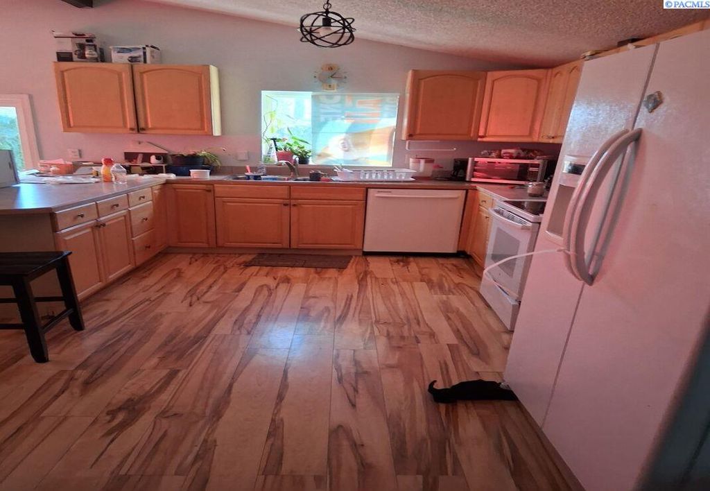 Photo of 818 S Juniper St, Kennewick, WA 99336 (MLS # 290917)