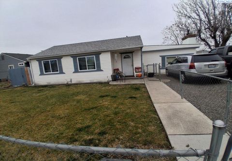 Photo of 818 S Juniper St, Kennewick, WA 99336 (MLS # 290917)
