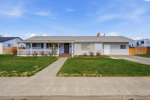 Photo of 4002 W Okanogan Ave, Kennewick, WA 99336 (MLS # 291183)