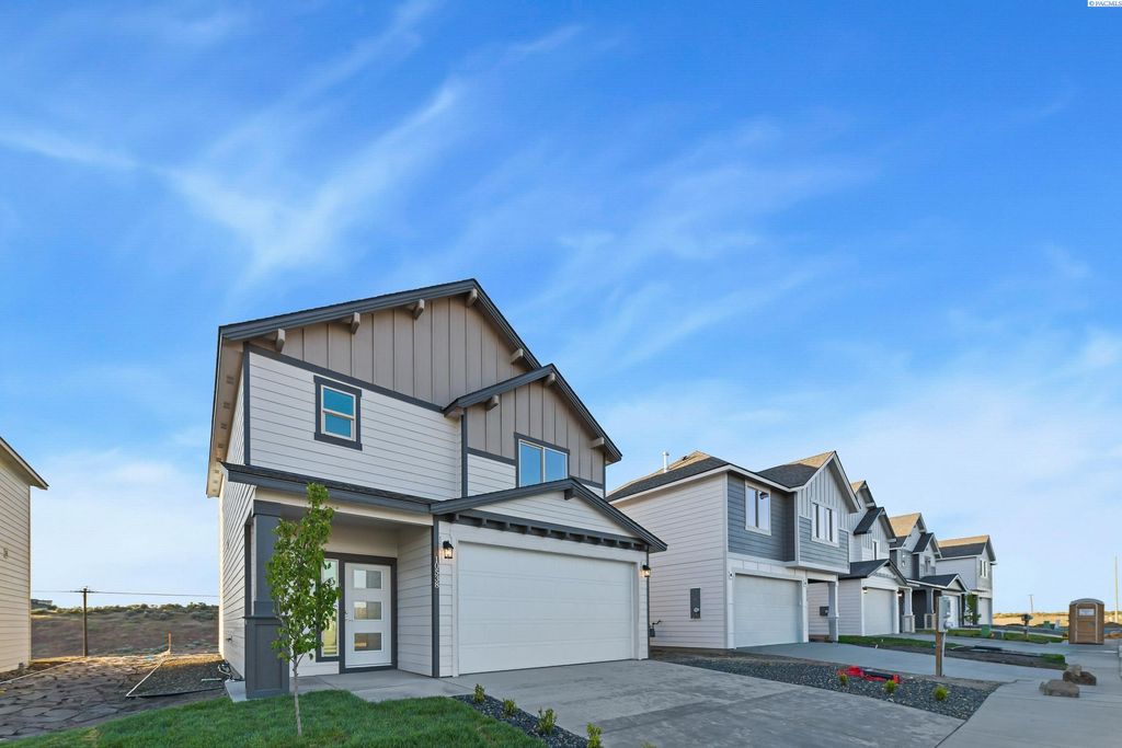 Photo of 10538 Clearwater Dr, Kennewick, WA 99336 (MLS # 292476)