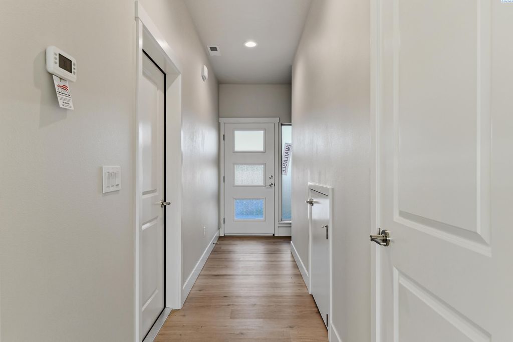 Photo of 10538 Clearwater Dr, Kennewick, WA 99336 (MLS # 292476)
