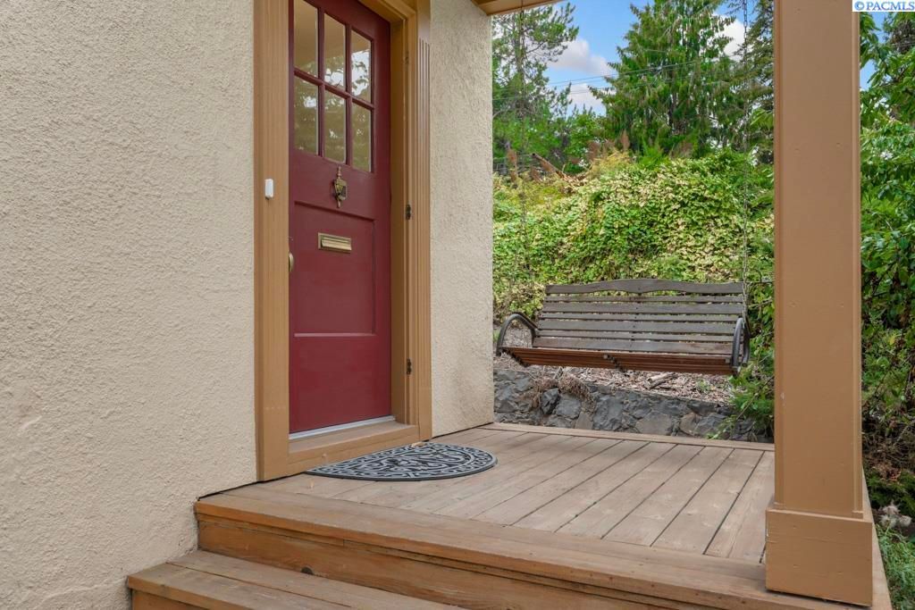 Photo of 235 SE Pioneer Way, Pullman, WA 99163 (MLS # 287901)